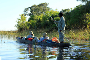 Mit dem Mokoro durch das Okavangodelta