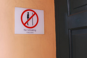 Singapur - No Urinating!