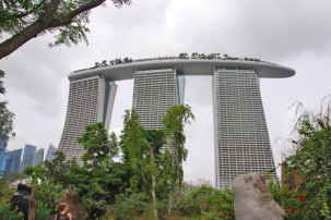 Blick auf Marina Bay Sands vom Gardens By the Bay in Singapur