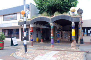 Öffentliche Toilette von Hundertwasser in Kawakawa