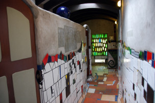 Öffentliche Toilette von Hundertwasser in Kawakawa