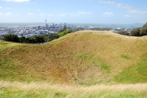 Mount Eden - Vulkankrater und Skyline von Auckland