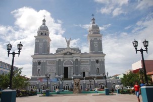 Die Kathedral am Parque Céspedes in Santiago de Cuba