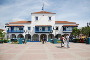 Rathaus von Santiago de Cuba am Parque Céspedes