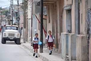 Grundschulkinder in Santiago de Cuba